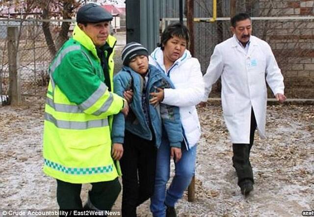 哈萨克斯坦村庄村民患上不明原因嗜睡症 政府组织居民迁离此村庄