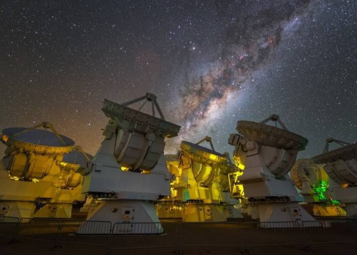 甚大望远镜揭示银河系在10亿年前曾经历一次戏剧性的星暴时期