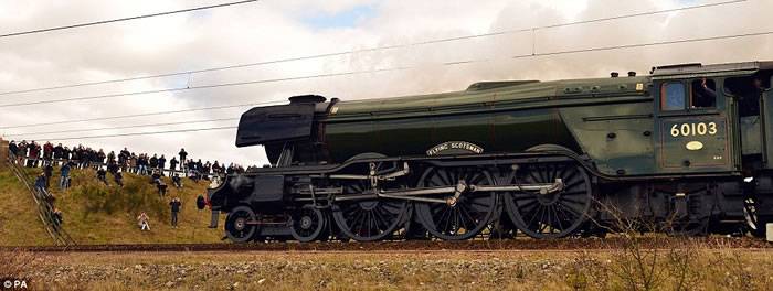 英国经典蒸汽火车“苏格兰飞人号”历经10年重新上路