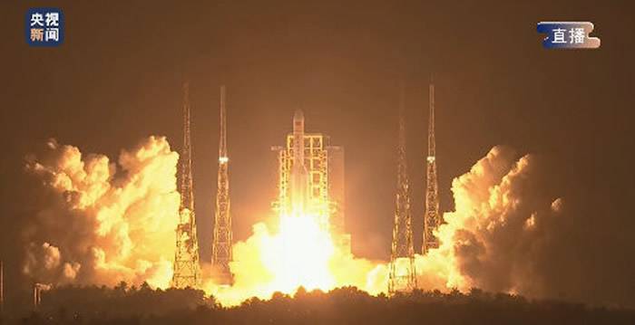 中国长征五号遥三运载火箭点火升空将“实践二十号卫星”送入预定轨道