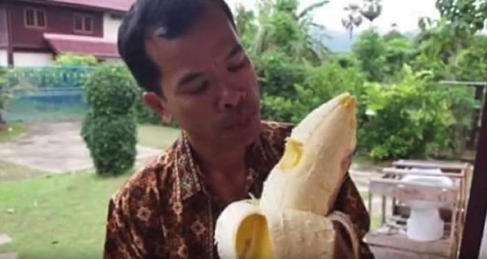 巴布亚新几内亚发现高达25米芭蕉树 所产芭蕉要4个人才能吃完1根