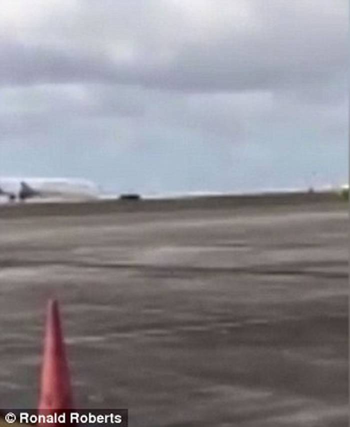 起落架故障无法放下 美国亚太航空公司货机惊险机头擦地着陆