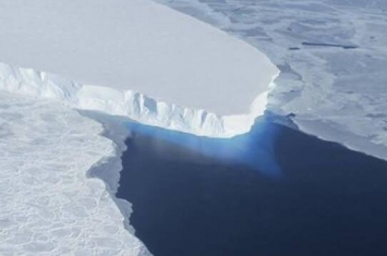 水下机器人传回思韦茨冰川坏消息：南极“末日冰川”支撑点遭高温海水夹击