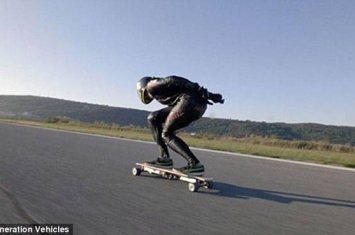 斯洛文尼亚男子用电动滑板NEXTBoard踩出近百公里时速破吉尼斯世界纪录