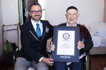 奥斯威辛纳粹集中营幸存者Yisrael Kristal被金氏世界纪录认证为世界上最长寿的男人