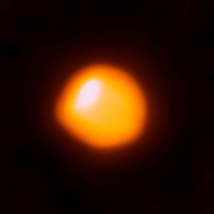 猎户座红巨星参宿四亮度达近年来的新低点 是否即将爆发？