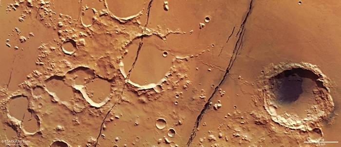 洞察号首度在火星上发现活动断层带“科柏洛斯槽沟”