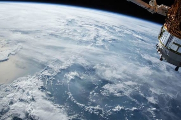 宇航员在国际空间站上15次迎接新年的到来