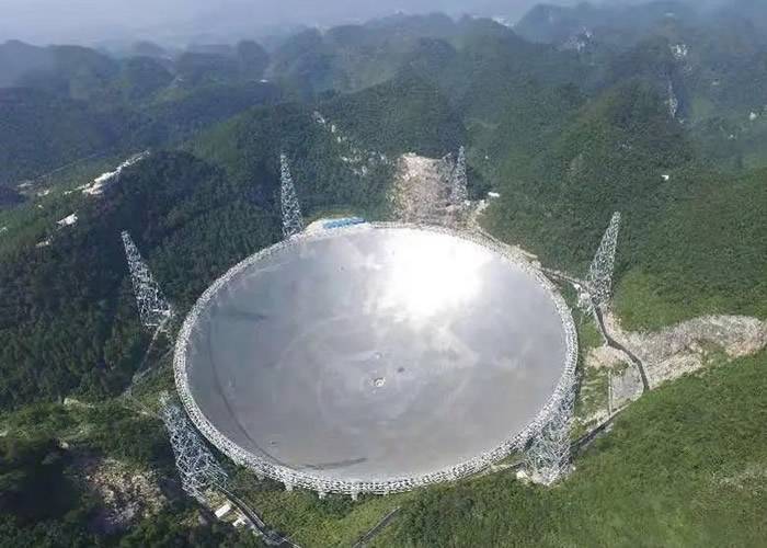 “中国天眼”500米口径球面射电望远镜通过验收 调试2年发现102颗脉冲星
