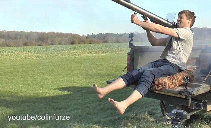 英国男子用自制火箭发射器脱袜