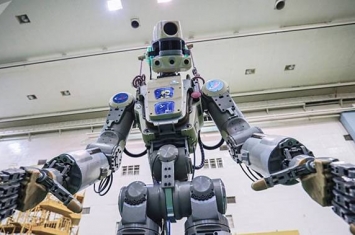 印度空间研究组织的女人形机器人将搭乘无人飞船上太空