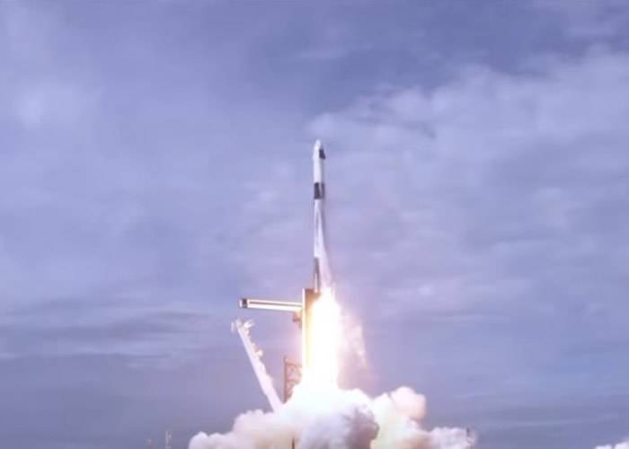 SpaceX的Crew Dragon太空船成功在“猎鹰9号火箭”失效的情况下安全返回地球