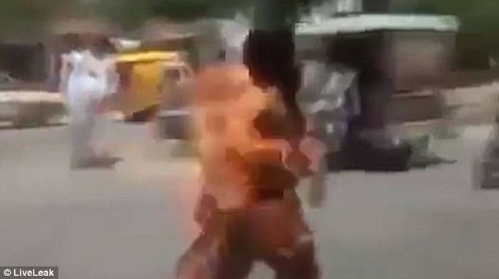 巴基斯坦男子裤袋中的手机突然起火 变成火人