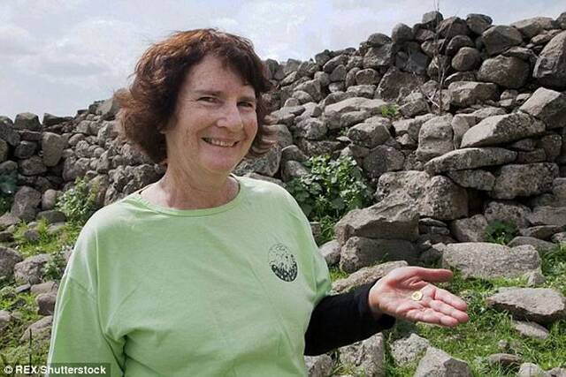 以色列女子在远足时捡到极罕见2000年历史金币
