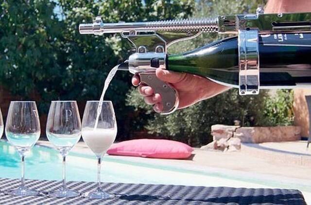 法国公司推出号称是全球首支“香槟机关枪”