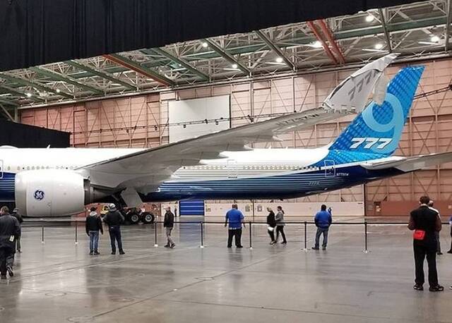 美国飞机制造商波音公司新一代777X客机展开首次试飞 破天荒采用可折叠机翼设计