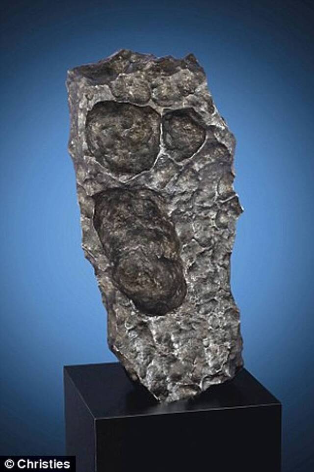 英国将进行陨石收藏拍卖活动 包括2013年坠落在俄罗斯车里雅宾斯克的陨石碎片
