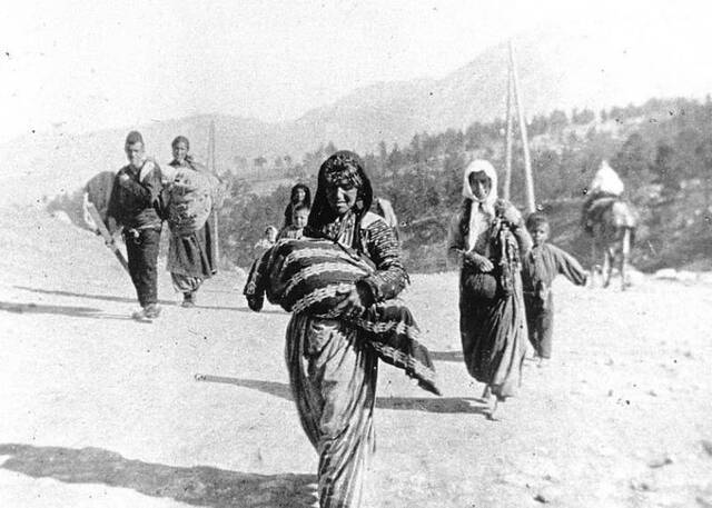 老照片纪录鄂图曼帝国于100年前对亚美尼亚人进行大屠杀的黑暗历史