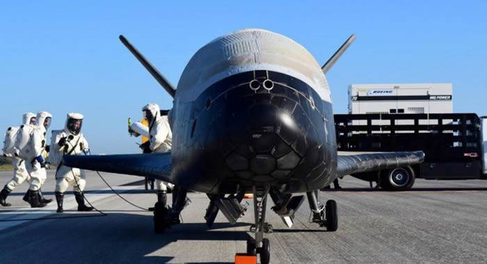 美国空军太空追踪网站space-track.org披露小型X-37B空天飞机释放3颗用途不明的卫星