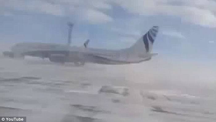 俄罗斯西伯利亚超强风吹得737客机原地自转近180度