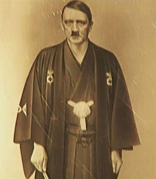希特勒身穿宽松和服的罕见照片曝光