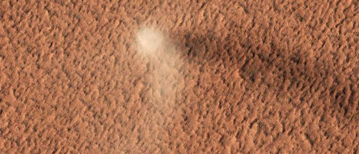 NASA火星勘测轨道飞行器(MRO)捕捉到火星“尘魔跳舞”罕见画面