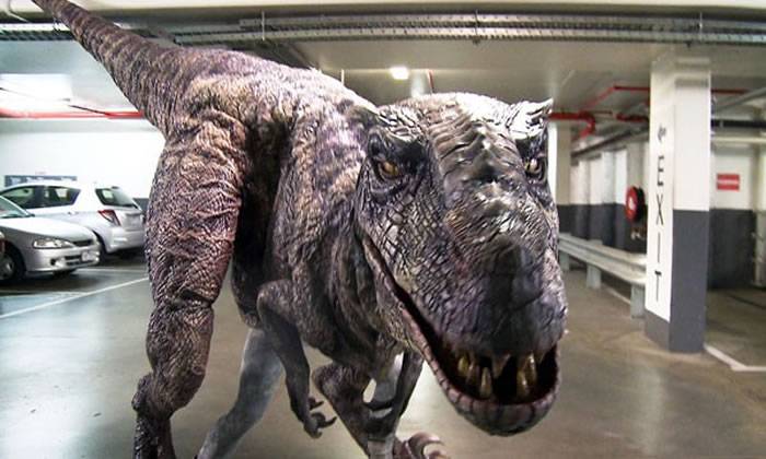 澳洲电台主持找人假扮成凶猛肉食性恐龙 同事吓得拔足而逃