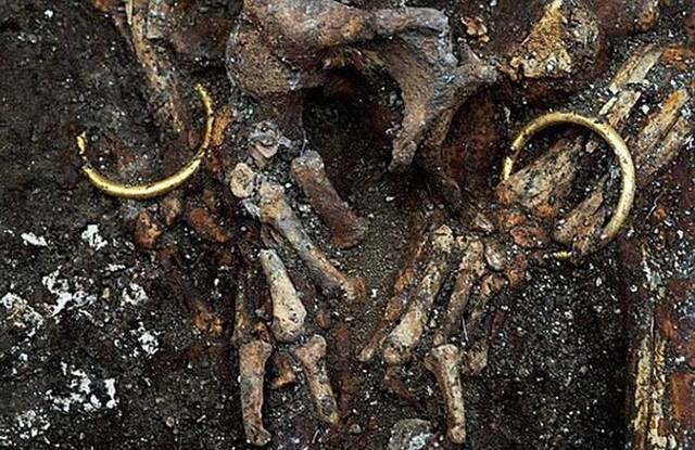 希腊伯罗奔尼彻地区发现两个巨大皇室墓穴 追溯至3500年前迈锡尼文明时期