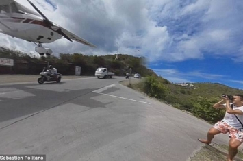 加勒比海法属圣巴特岛飞机降落头顶飞过 游客蹲下闪避险被撞死