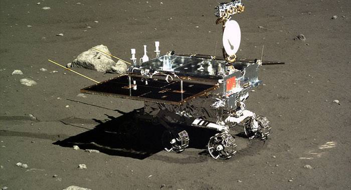 嫦娥四号着陆器和“玉兔二号”月球车唤醒 进入第十五月昼工作期