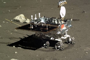 嫦娥四号着陆器和“玉兔二号”月球车唤醒 进入第十五月昼工作期