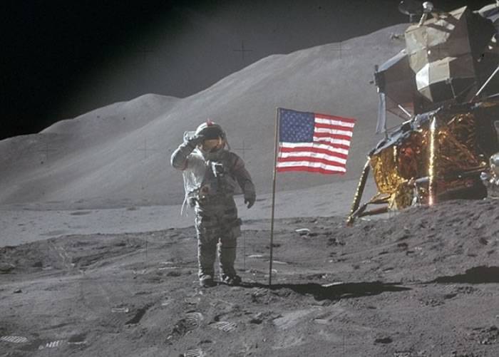阿波罗15号登月相机镜头45万美元卖出