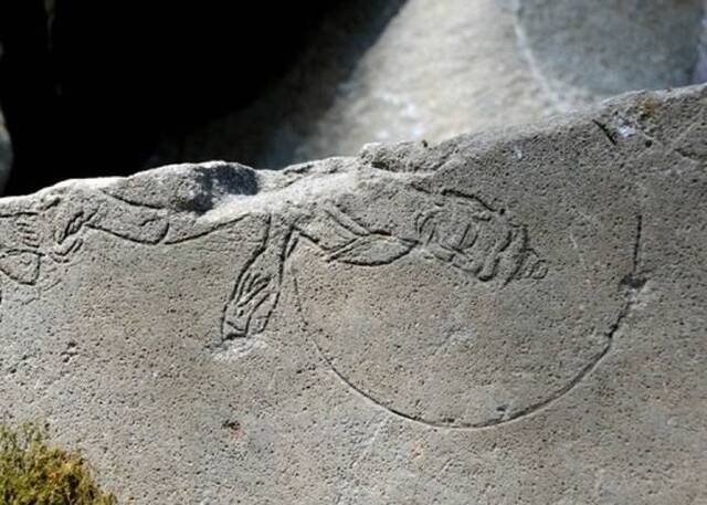 日本九州熊地震破烂城墙中发现400年历史观音石刻