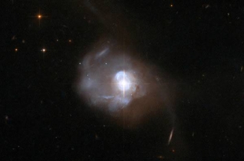 天文学家首次在银河系外的“马卡良231”Markarian 231星系内发现氧气