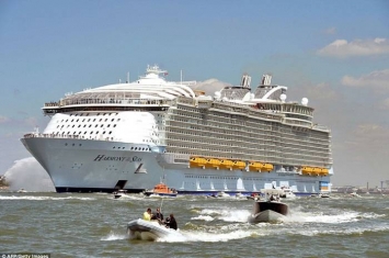 全球最大邮轮“海洋和谐号”由法国展开处女航前赴英国