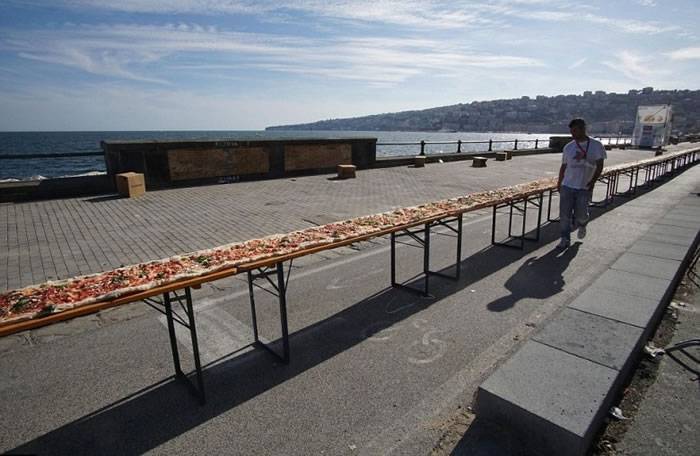 全球最长！意大利100厨师制2000米长薄饼