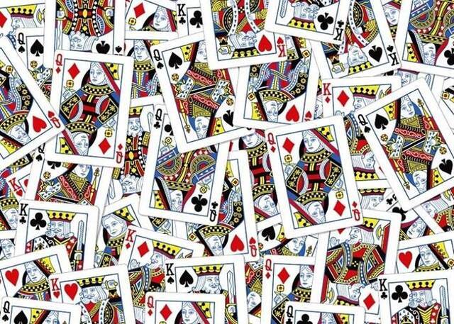 考眼力：扑克牌中找出希拉里和特朗普