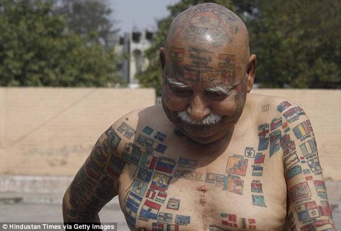 印度74岁老Rishi沉迷创造世界纪录 不惜把满口牙拔光