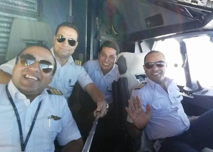 埃及航空MS804空难：空姐不祥预言照 背景是飞机坠海