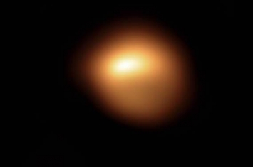 槟榔星（猎户座α星、参宿四）在神秘变暗四个月后开始逐渐恢复亮度