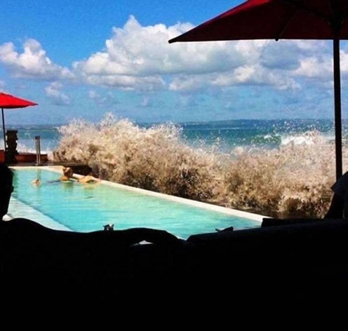 印尼巴厘岛受不寻常巨浪冲击 旅客以为海啸来袭