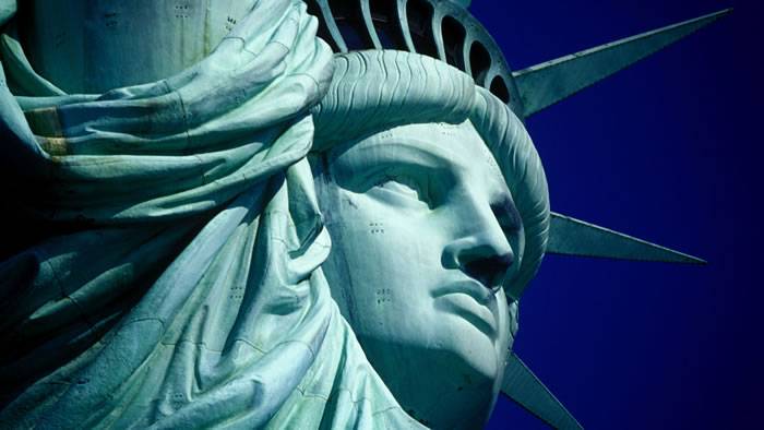 美国纽约自由女神像其实是男神