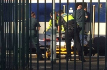 英国发生恐怖意外：青年伸头出窗被迎面火车撞飞头