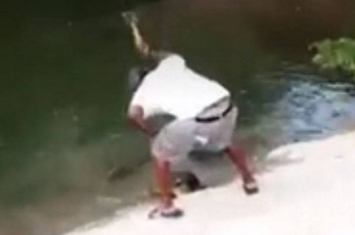 美国德州渔夫声称自卫 用锤子打死一只刚爬到岸上的乌龟