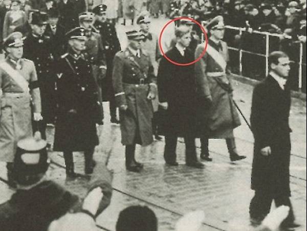 BBC4要播出展示女王婆家人和德国纳粹亲密关系的纪录片《菲利普亲王：成王大计》
