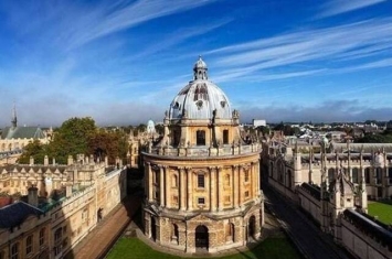 小龙虾大举入侵英国校园 牛津大学莫德林学院损毁