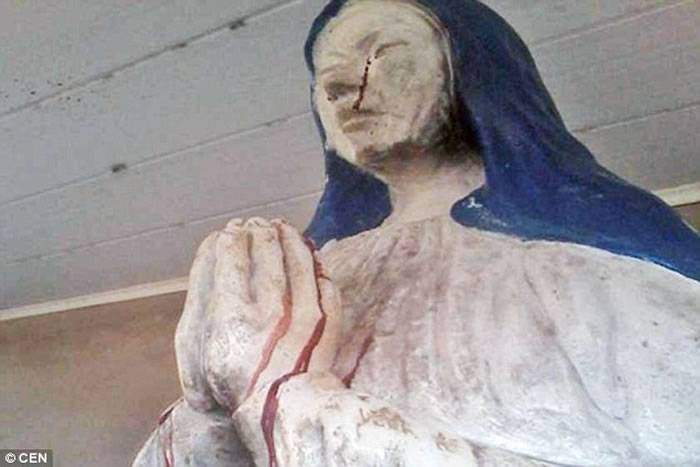 玻利维亚小教堂圣母玛丽亚像流出血泪引信众朝圣