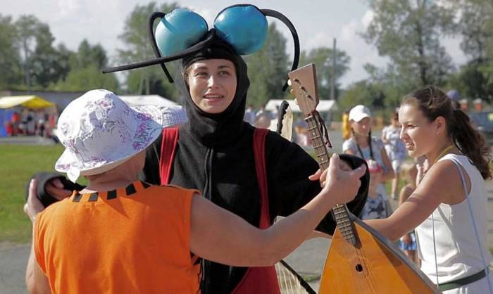 俄罗斯东部城市竟然举办喂蚊大赛 9岁女童被叮咬43处获胜