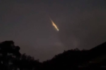 UFO光临？澳洲维多利亚省波特兰上空惊现神秘火光 专家称太空垃圾