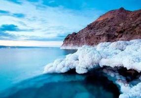 世界上最咸的湖，阿萨尔湖水比死海还咸(含盐量是海水10倍多)